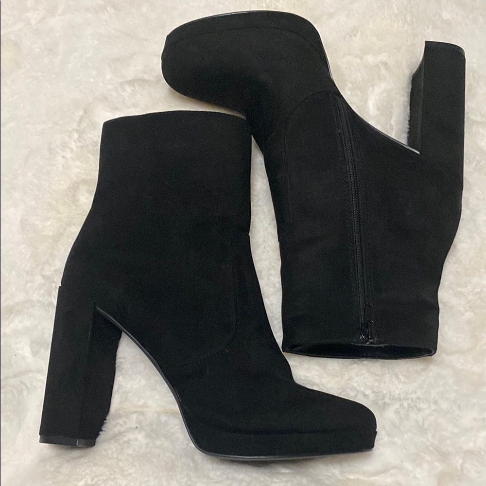 JustFab Black Heeled Boots with Chunky Heel